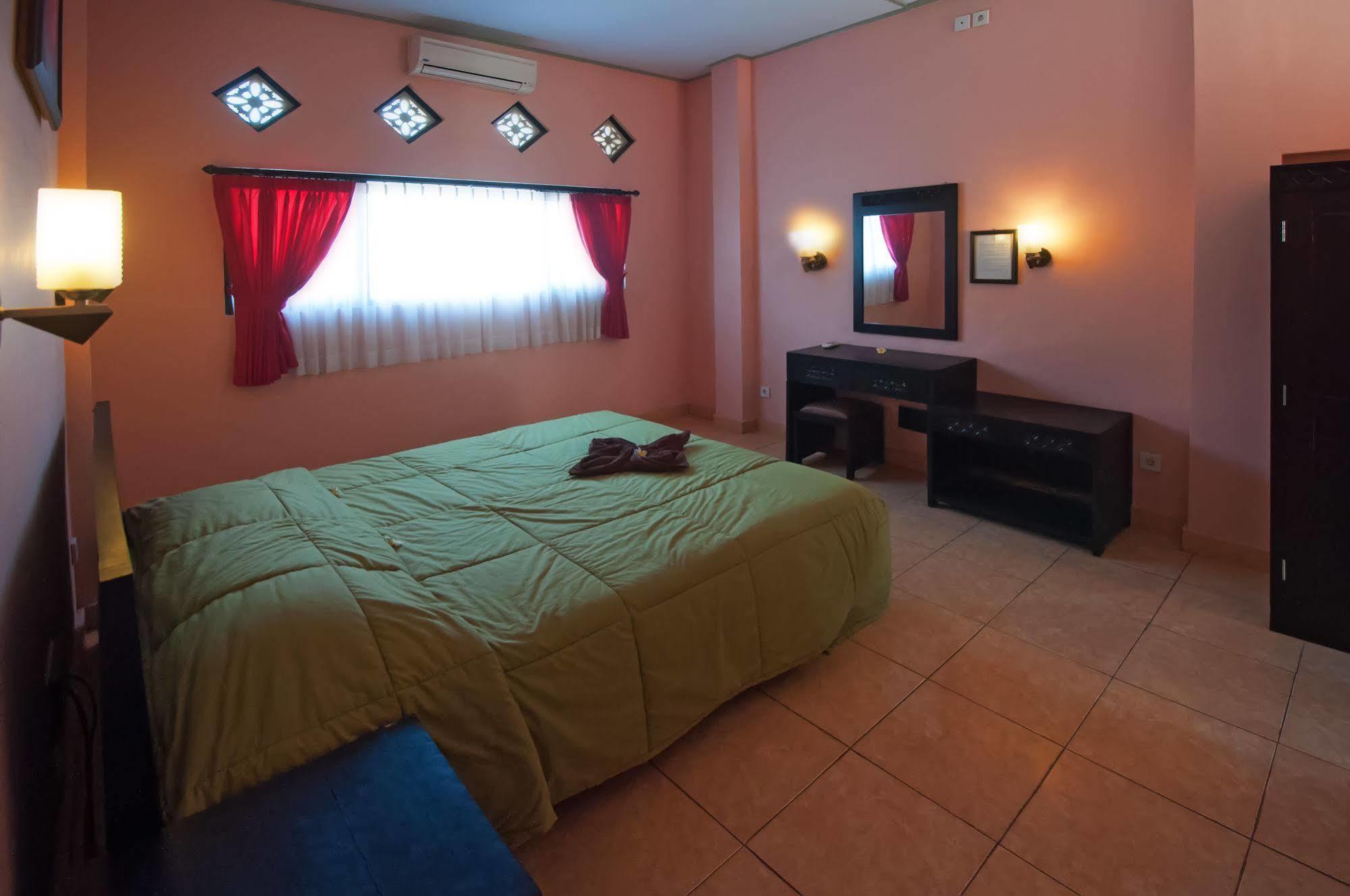 Pesona Beach Inn Kuta Lombok Eksteriør billede